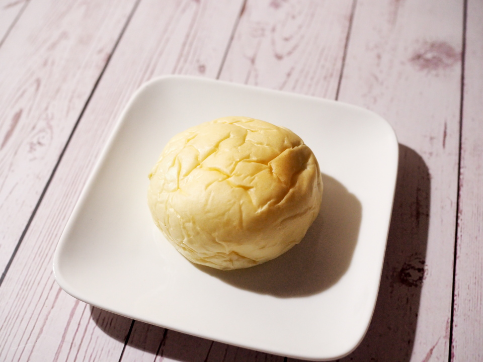 岡山にある清水屋の生クリームパンはカスタードの他、チョコレート、イチゴなど